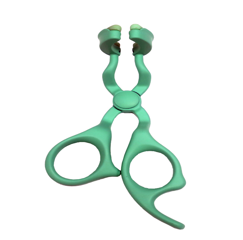 Värillinen piilolinssien apuväline