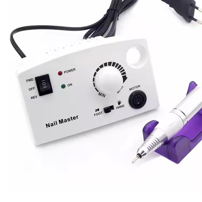 Valkoinen sähköinen kynsiviila työpöydälle