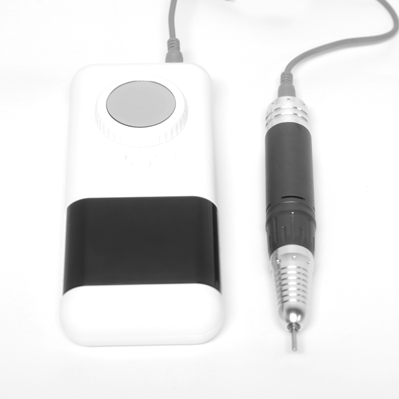 Valkoinen kannettava sähköinen kynsipora